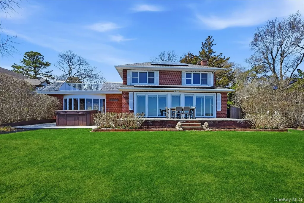 8908 Peconic Bay Boulevard Laurel NY 11948