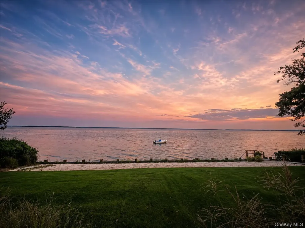 8908 Peconic Bay Boulevard Laurel NY 11948