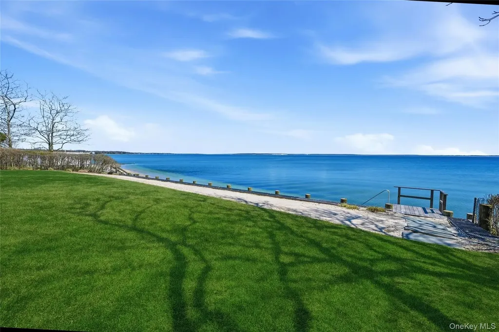 8908 Peconic Bay Boulevard Laurel NY 11948