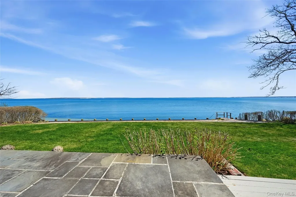 8908 Peconic Bay Boulevard Laurel NY 11948