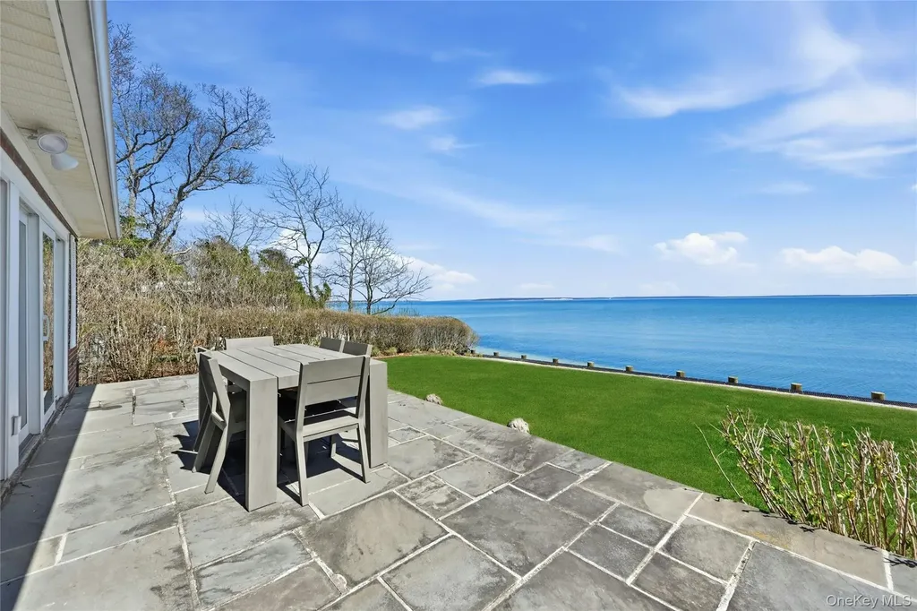 8908 Peconic Bay Boulevard Laurel NY 11948