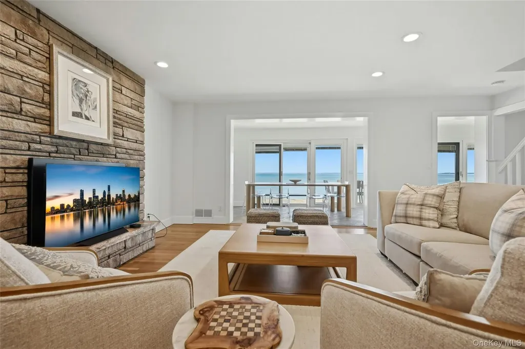 8908 Peconic Bay Boulevard Laurel NY 11948