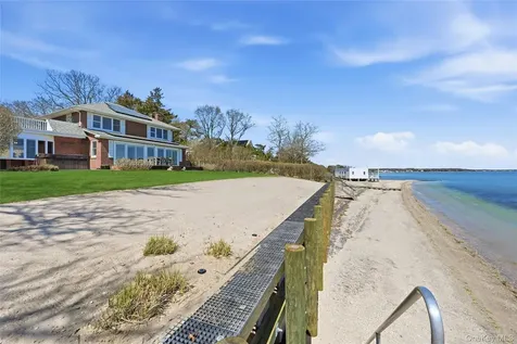 8908 Peconic Bay Boulevard Laurel NY 11948