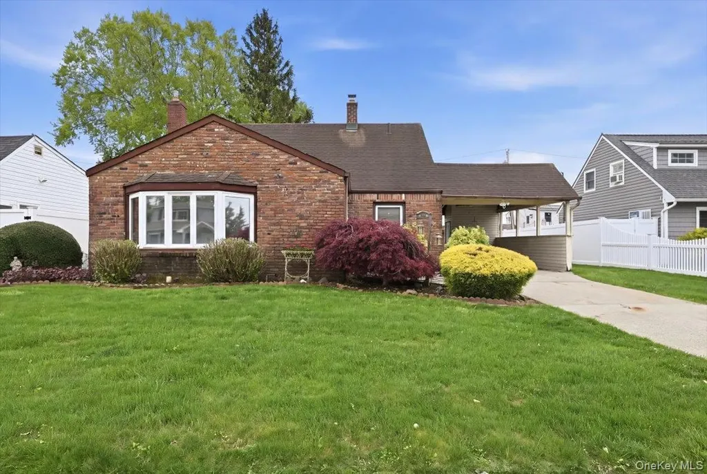 44 Cliff Lane Levittown NY 11756
