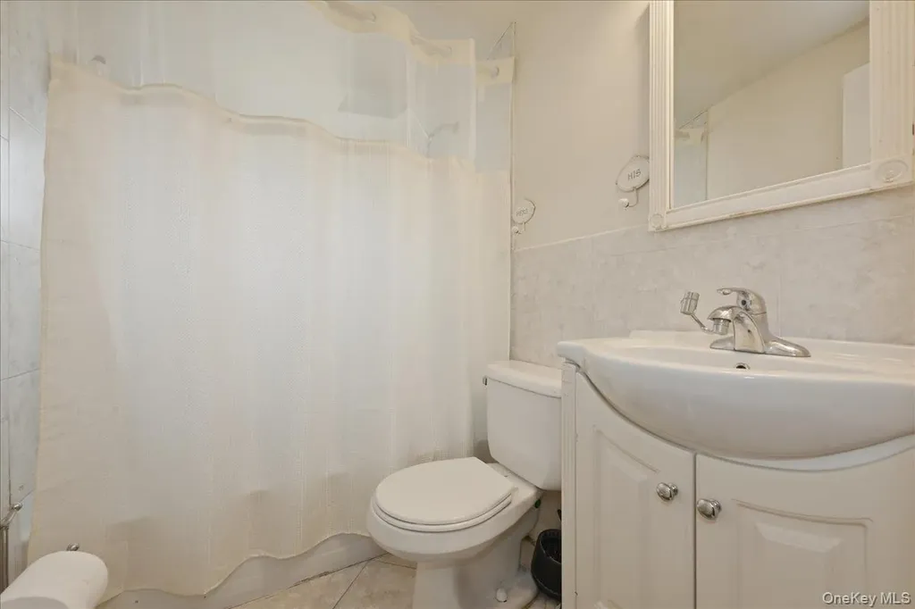 44 Cliff Lane Levittown NY 11756