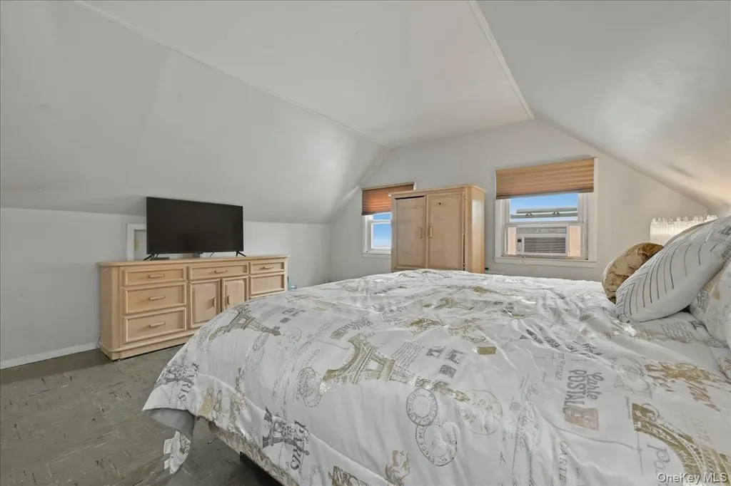 44 Cliff Lane Levittown NY 11756
