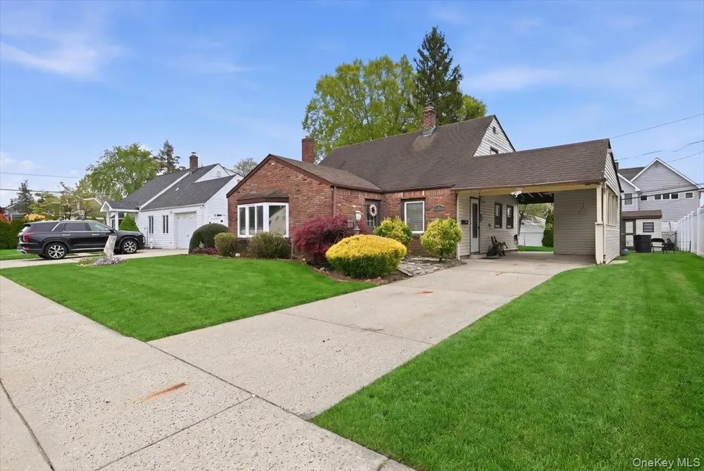44 Cliff Lane Levittown NY 11756