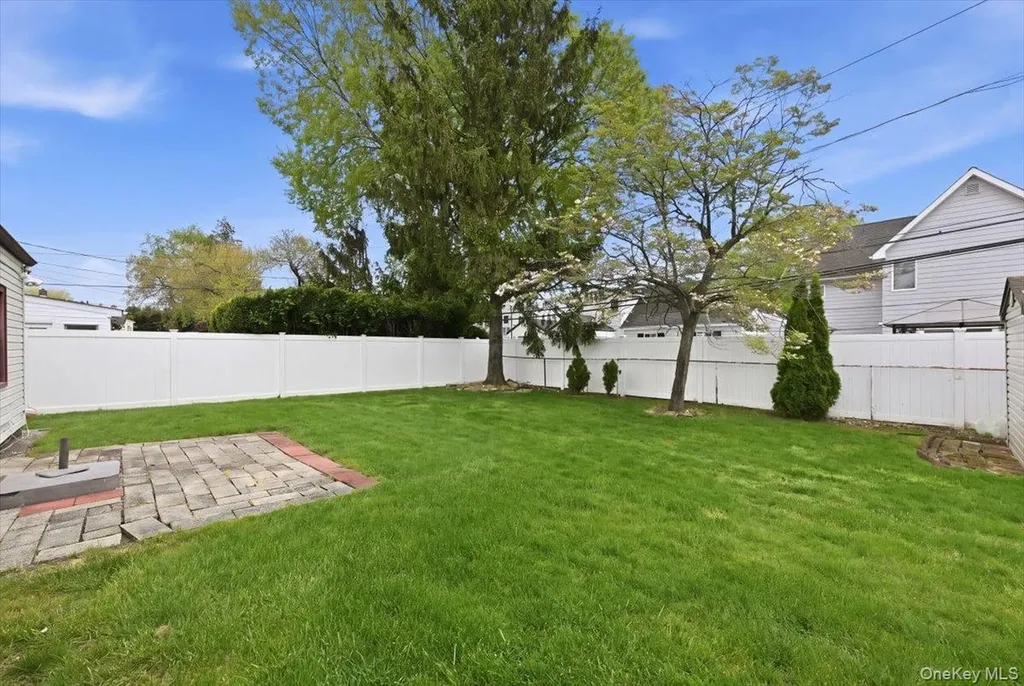 44 Cliff Lane Levittown NY 11756