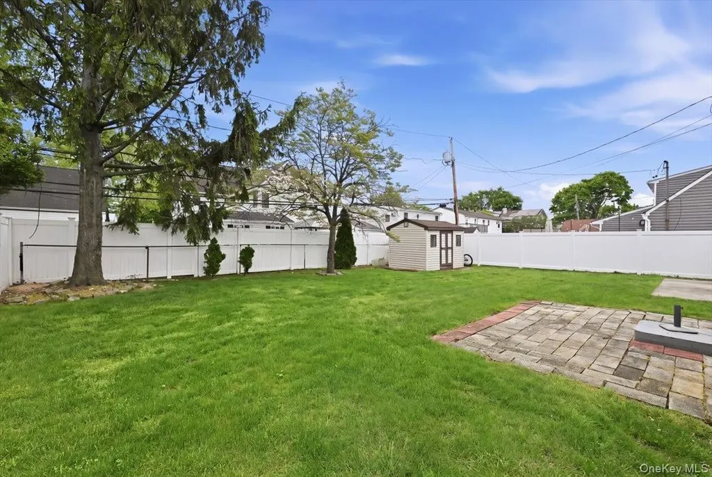 44 Cliff Lane Levittown NY 11756