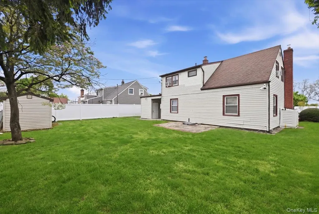 44 Cliff Lane Levittown NY 11756