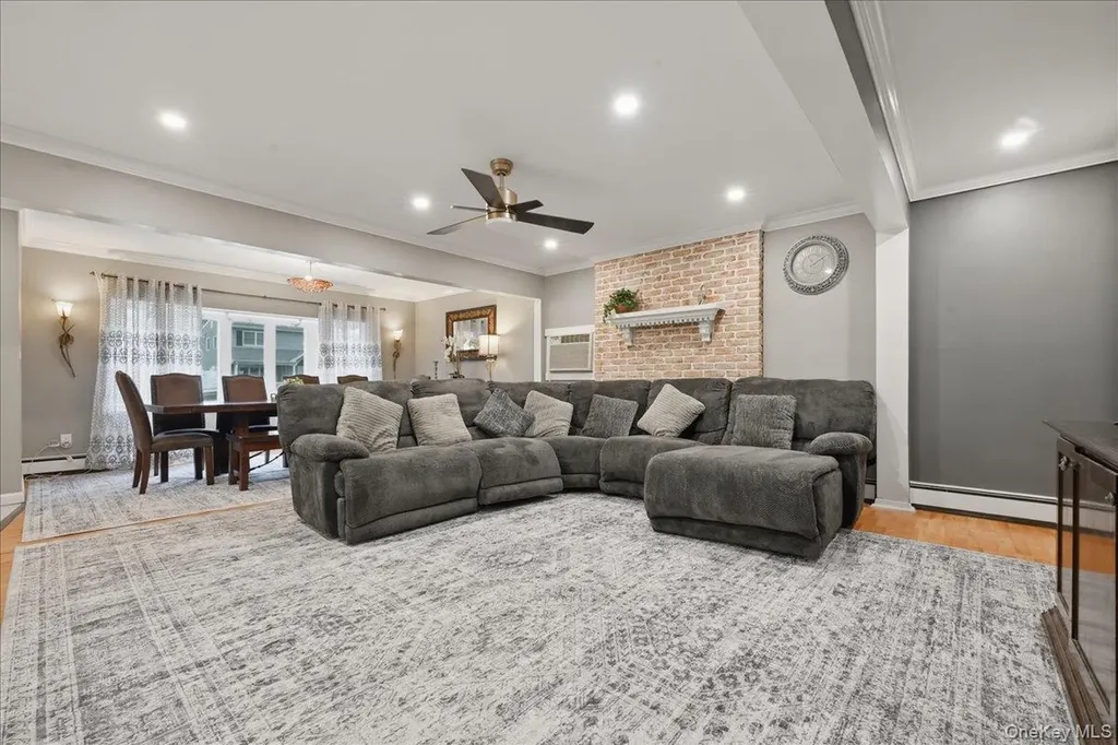44 Cliff Lane Levittown NY 11756
