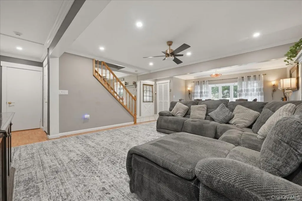 44 Cliff Lane Levittown NY 11756