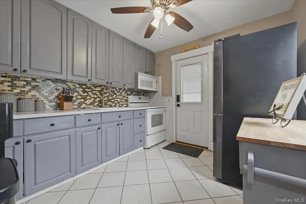 44 Cliff Lane Levittown NY 11756