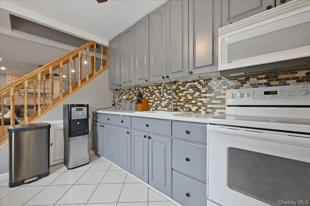 44 Cliff Lane Levittown NY 11756