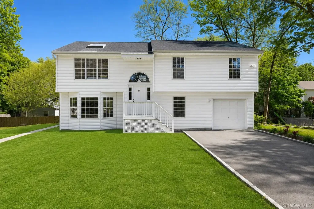 65 16th Street Wading River NY 11792