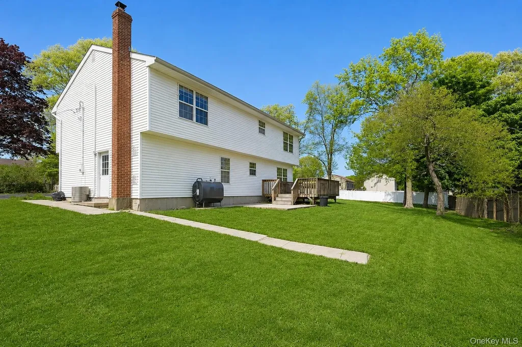 65 16th Street Wading River NY 11792