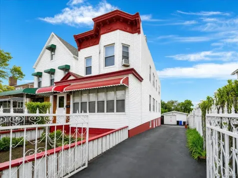 4521 Carpenter Avenue Bronx NY 10470