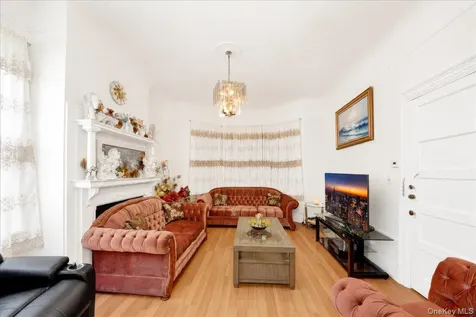 4521 Carpenter Avenue Bronx NY 10470