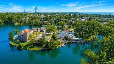 20 Delphine Terrace Staten Island NY 10305