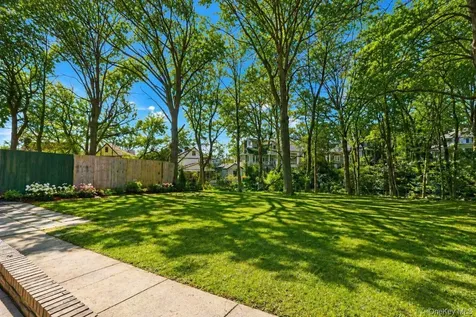 20 Delphine Terrace Staten Island NY 10305