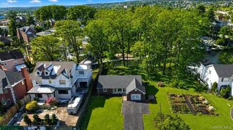 20 Delphine Terrace Staten Island NY 10305