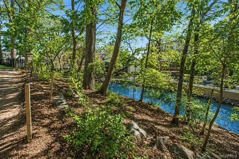 20 Delphine Terrace Staten Island NY 10305