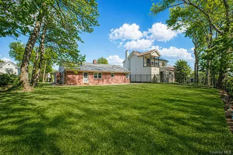 20 Delphine Terrace Staten Island NY 10305