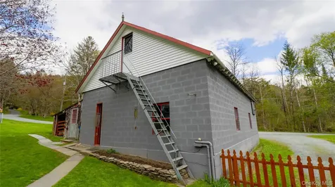 11 Hood Road Roscoe NY 12776