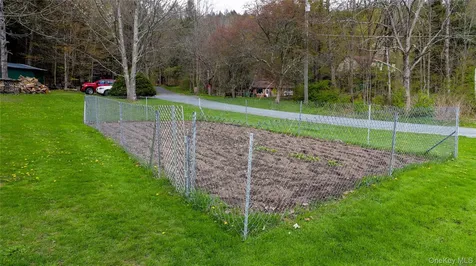11 Hood Road Roscoe NY 12776