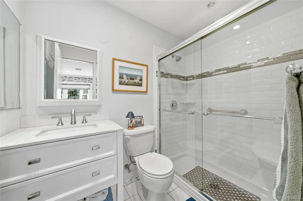 66 Harbor N Amityville NY 11701