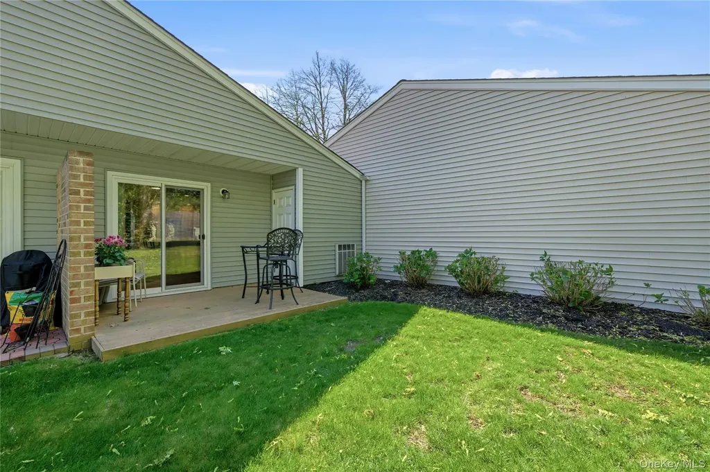 66 Harbor N Amityville NY 11701