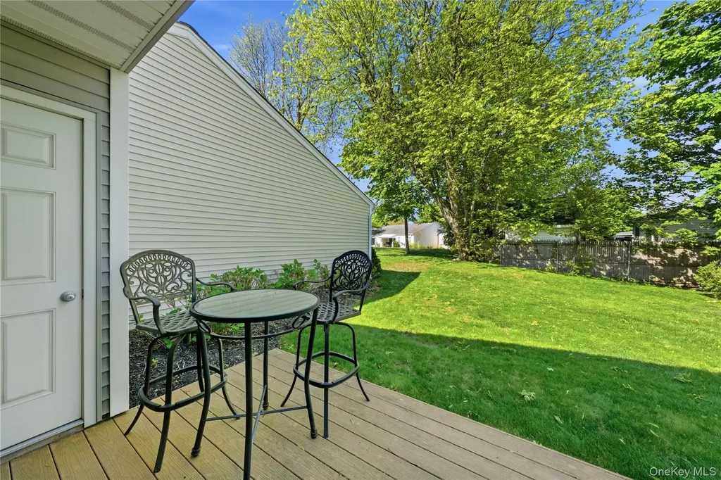 66 Harbor N Amityville NY 11701