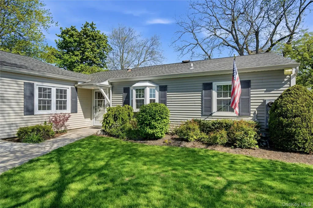 66 Harbor N Amityville NY 11701