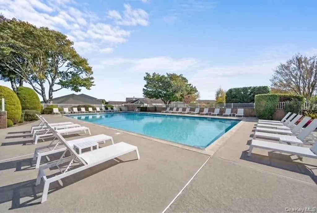 66 Harbor N Amityville NY 11701