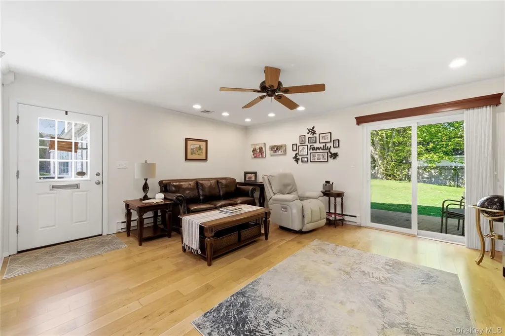 66 Harbor N Amityville NY 11701