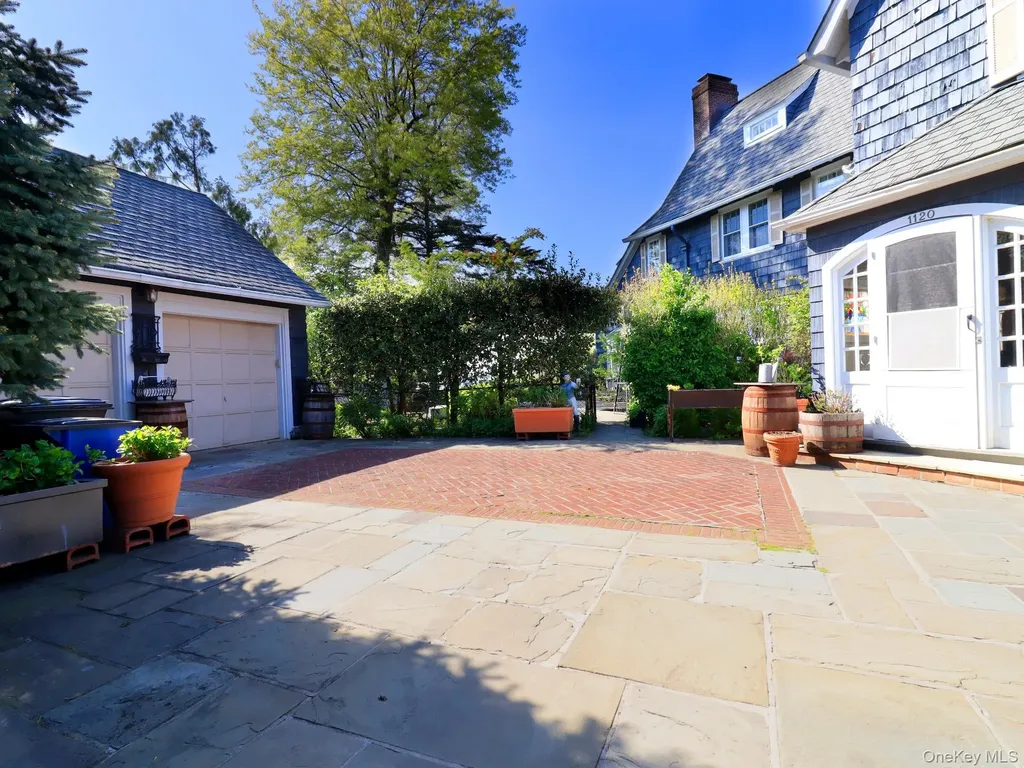 1120 Shore Road Little Neck NY 11363