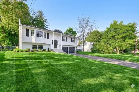 8 Mockingbird Lane Poughkeepsie NY 12601