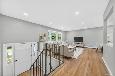 8 Mockingbird Lane Poughkeepsie NY 12601