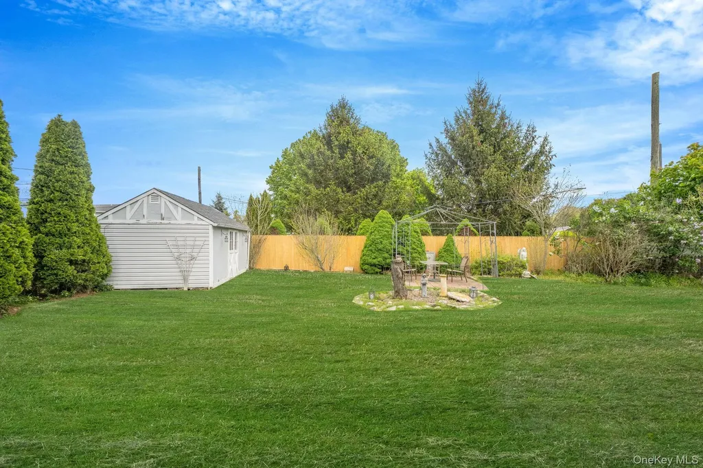 75 Pawnee Drive Commack NY 11725