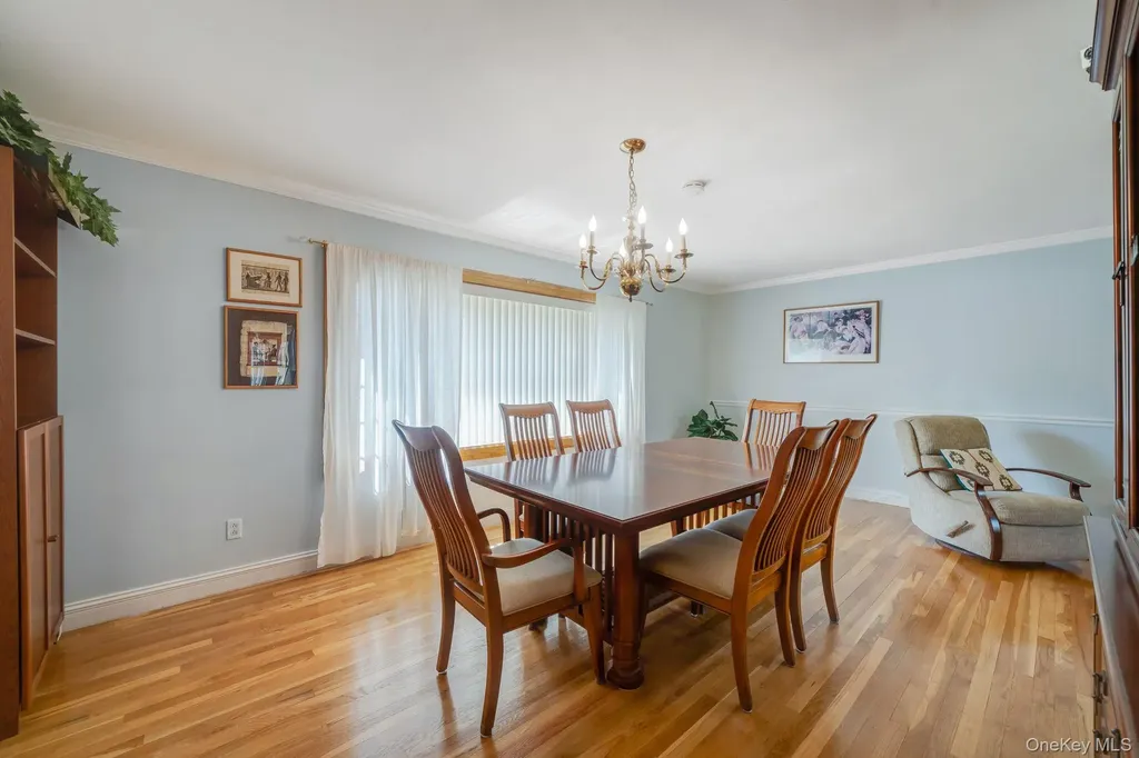 75 Pawnee Drive Commack NY 11725