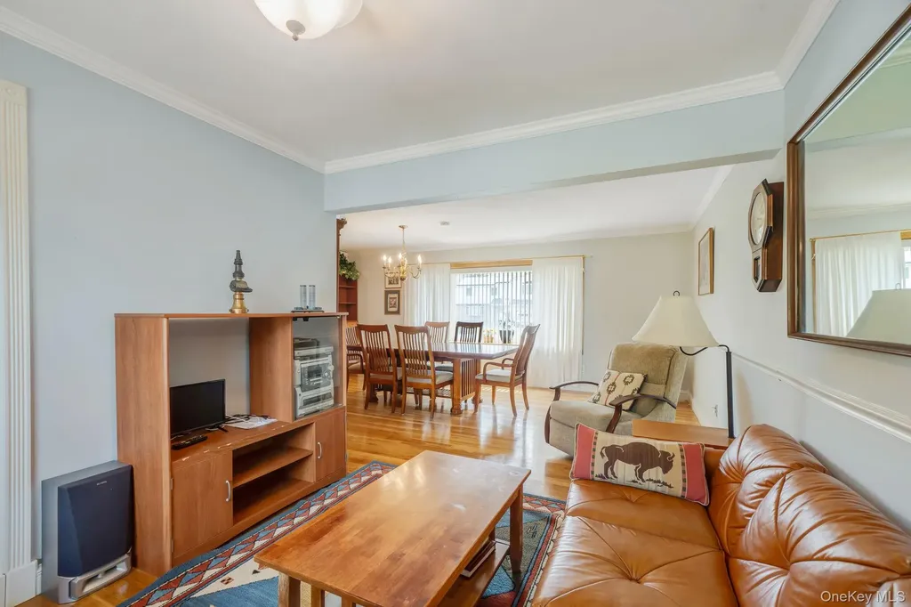 75 Pawnee Drive Commack NY 11725