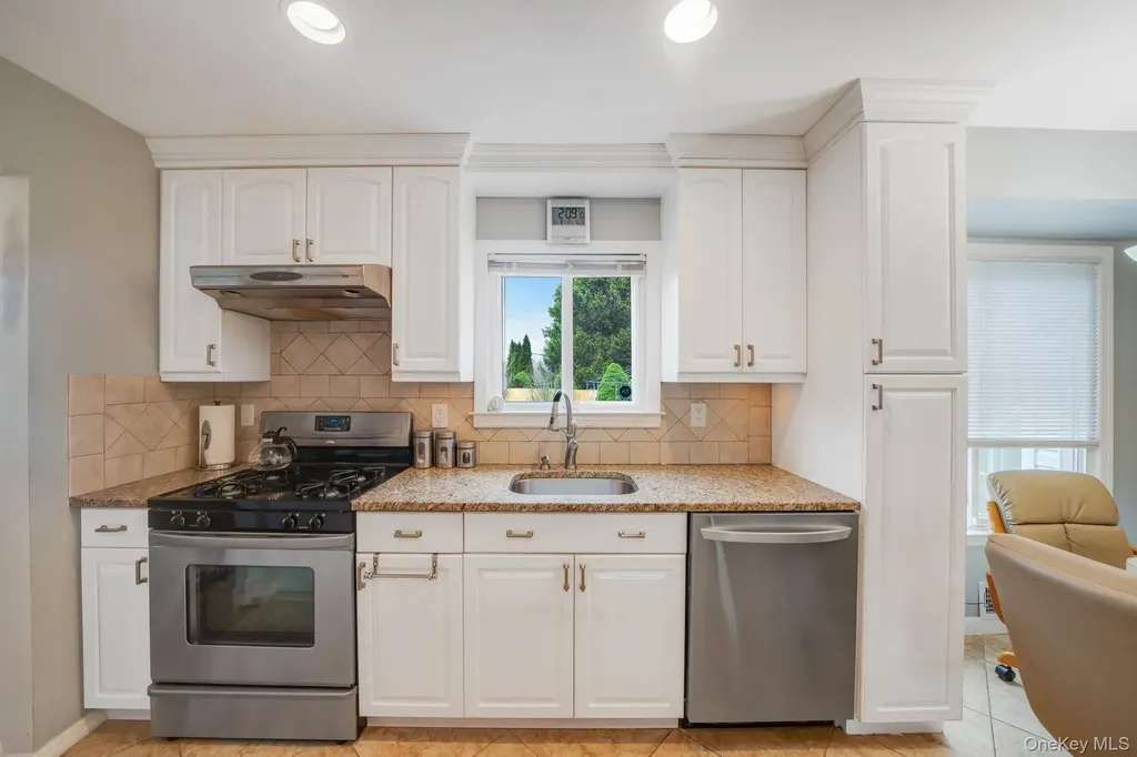 75 Pawnee Drive Commack NY 11725