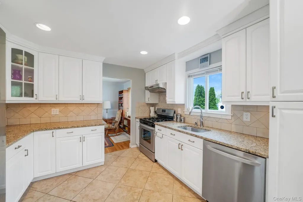 75 Pawnee Drive Commack NY 11725