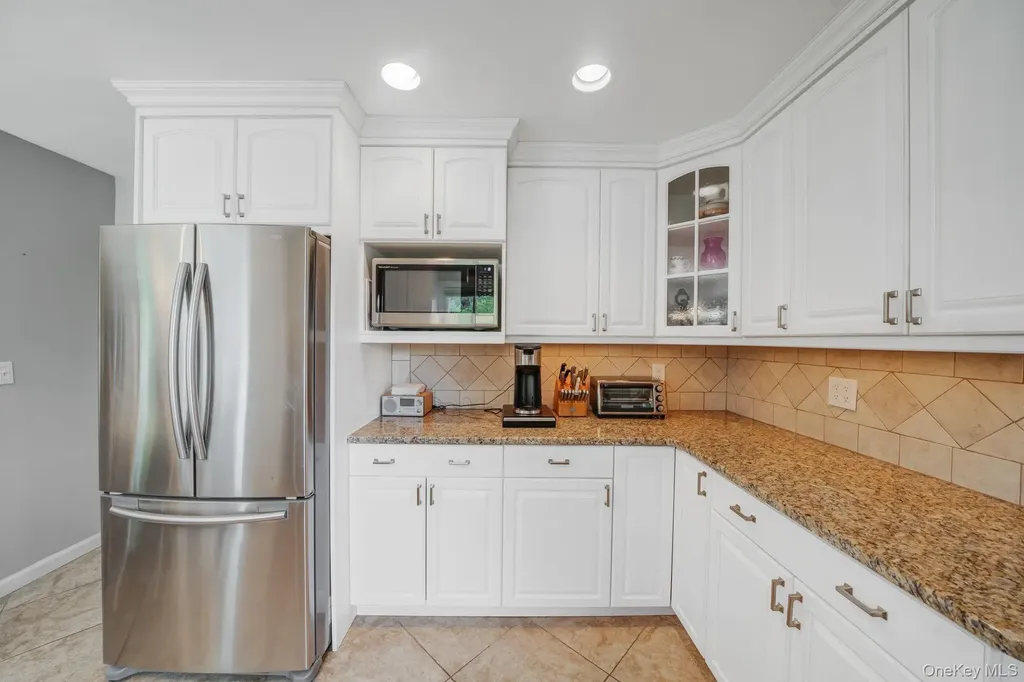 75 Pawnee Drive Commack NY 11725