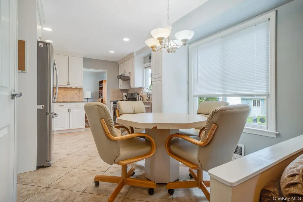 75 Pawnee Drive Commack NY 11725