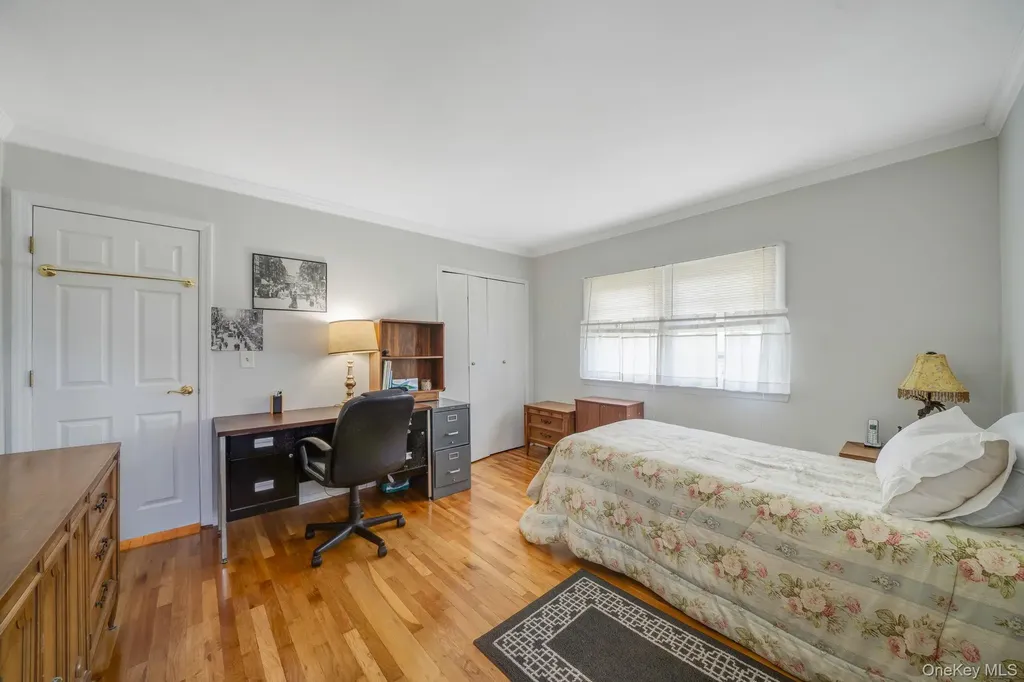 75 Pawnee Drive Commack NY 11725