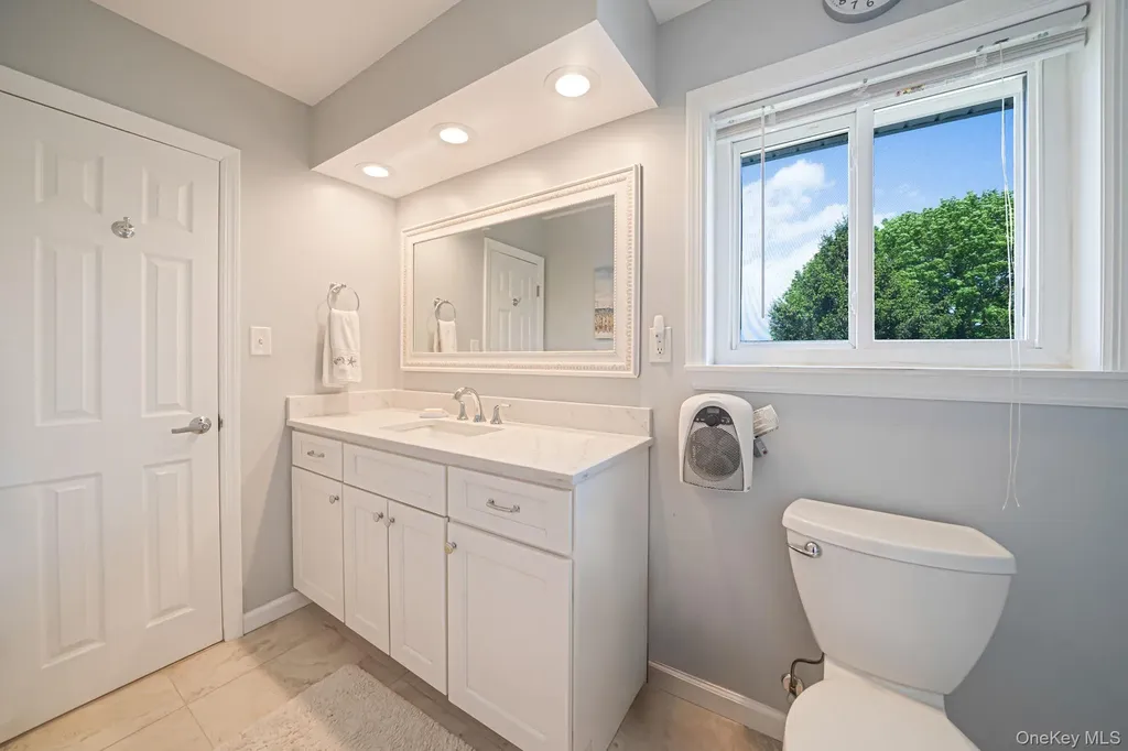 75 Pawnee Drive Commack NY 11725