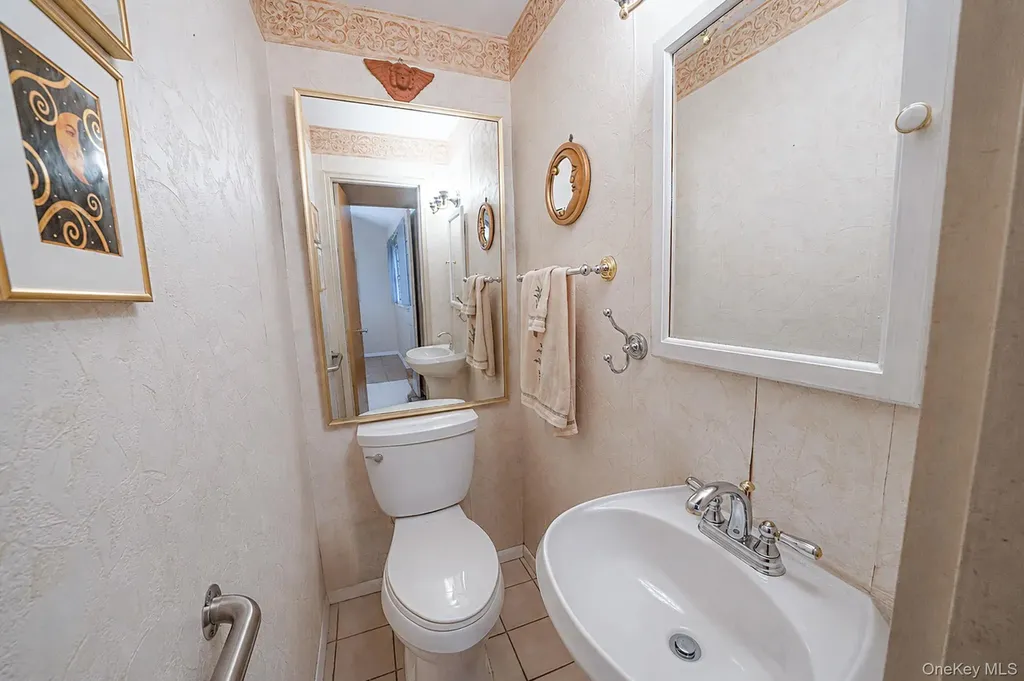 75 Pawnee Drive Commack NY 11725