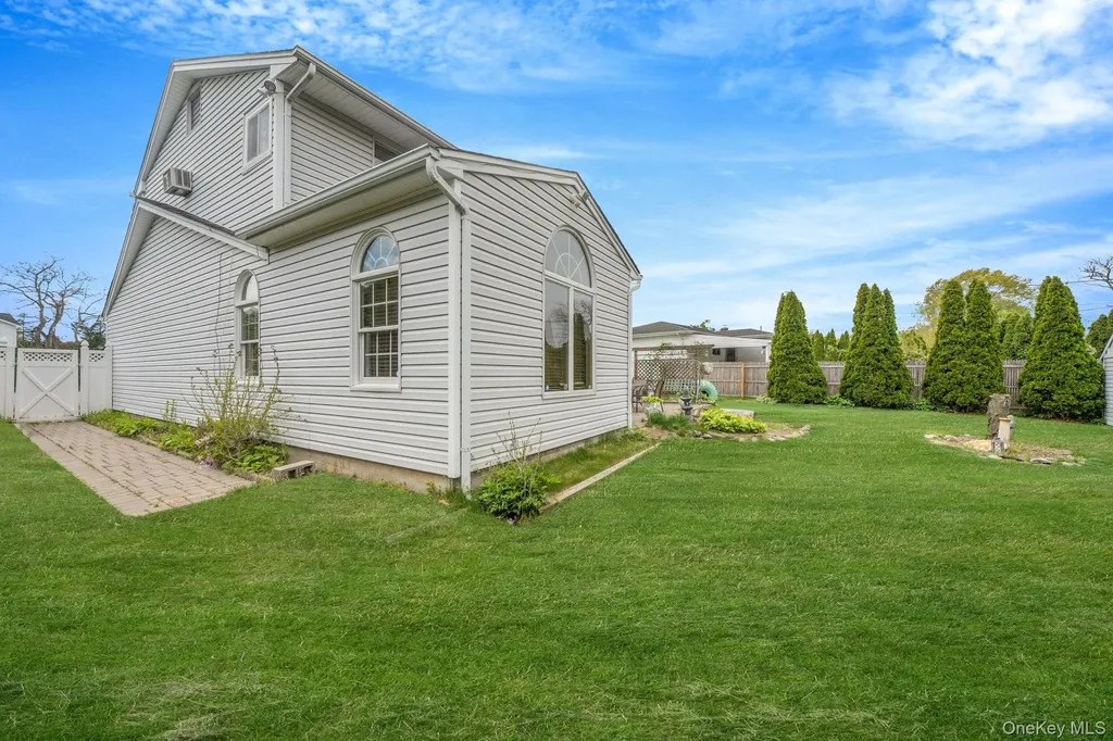 75 Pawnee Drive Commack NY 11725