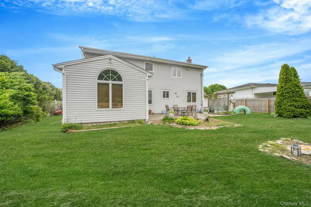 75 Pawnee Drive Commack NY 11725